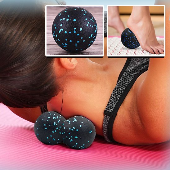 femme les bretelles noir sur boule de massage noir sur tapis rose