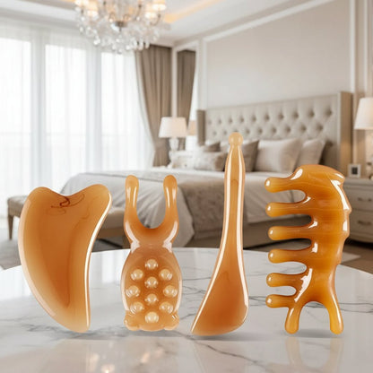 ensemble de gua sha sur une table fond chambre luxueuse