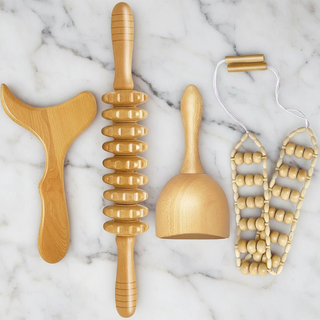 ensemble de 4 gua sha sur un plancher de marbre