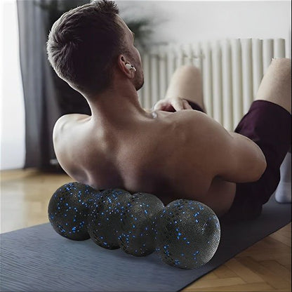 homme torse nu dos sur rouleau de massage