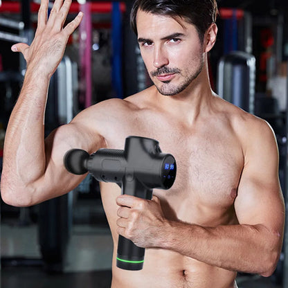 homme dénudé pistolet de massage
dans sa main fond flou