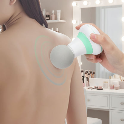 dos de femme main sur pistolet de massage blanc et vert fond salle de maquilage