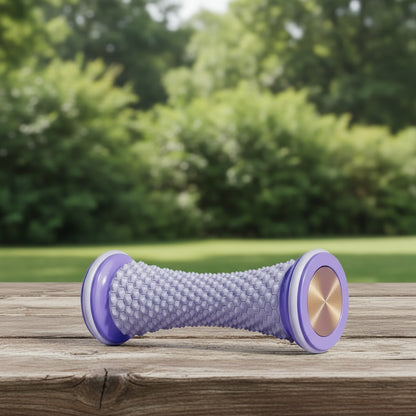 rouleau de massage violet et or sur table de parc