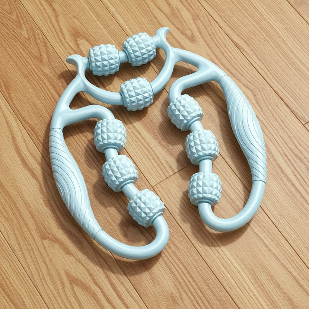 rouleaux de massage bleu sur un plancher de bois