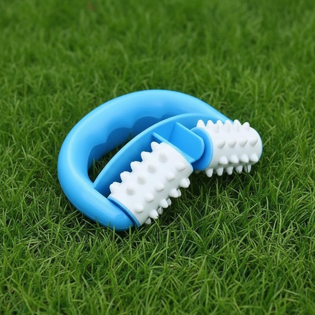 rouleaux de massage bleu sur la pelouse verte