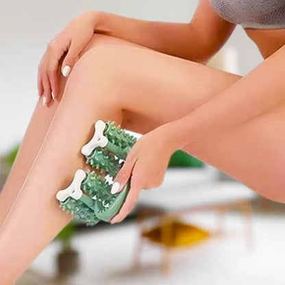 jambe femme main sur rouleaux de massage vert  fond flou